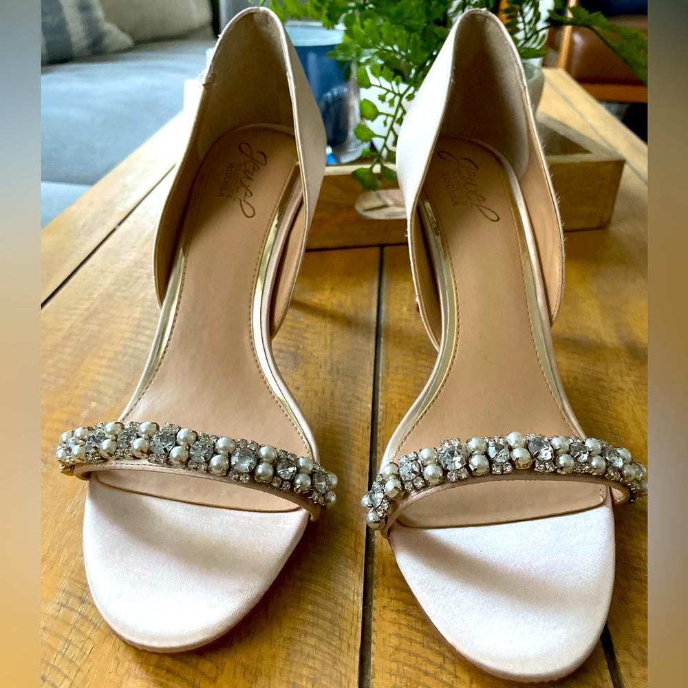 Jewel Badgley Mischka 9 1/2